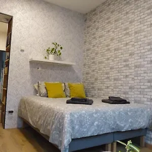 https://magnifique-studio-au-1er-tage-proche-de-la-gare-de-midi.brusselshotelsbook.com